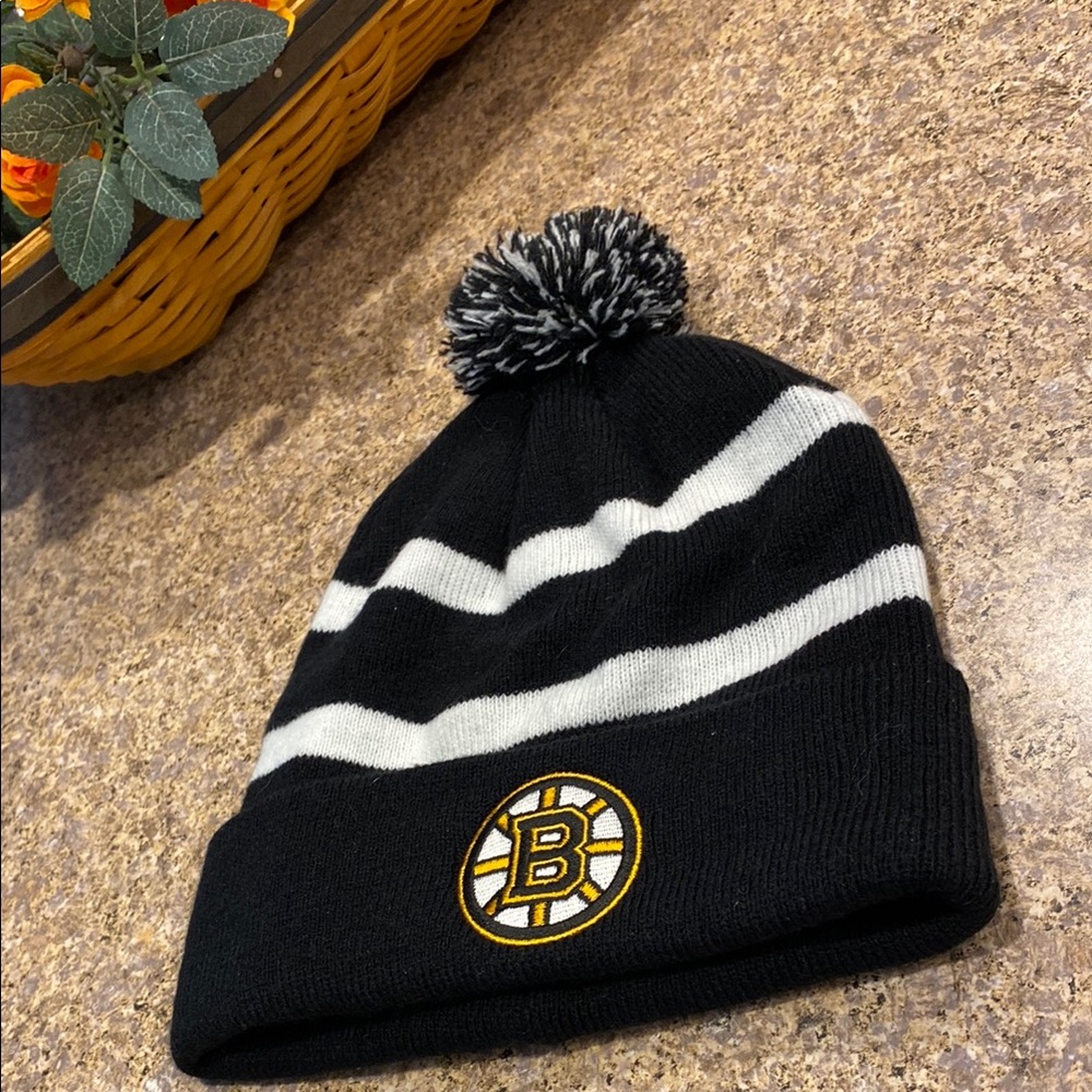 Fan Favorite Boston Bruins Hockey Pom Pom Winter Hat One Size Fits All